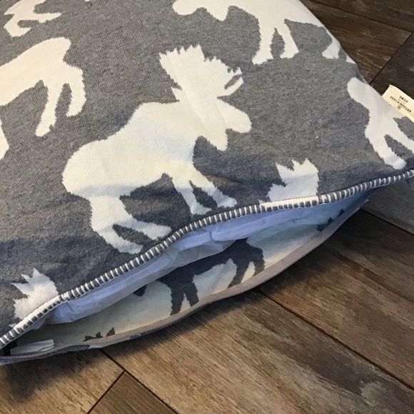 Artisan De Luxe 🆕 with tags Moose pillow - Picture 4 of 9